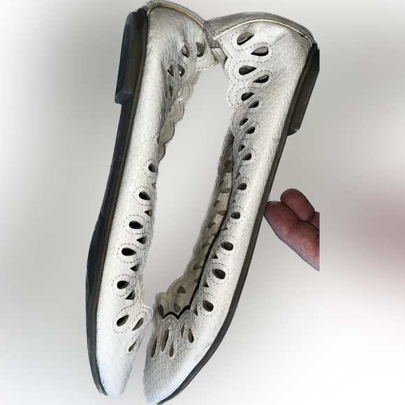 LC by Lauren Conrad | Flats 🌵 - Picture 2 of 10